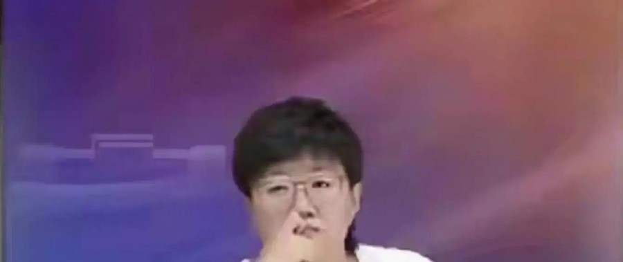 国乒赢球夜王曼昱1比3栽在朱雨玲手里，四局两度9比11关键分连丢，同一张球台孙颖莎20分钟3比0还轰11比1，郭焱一句话点破：输的不是技术是节奏被人攥死了
四局球，两度9比11，第四局10平后连丢三分，王曼昱在名古屋的球台前站了很久
朱雨玲现在打的不是力量，是时间，她摆短、借力、落点刁钻，像把比赛拖