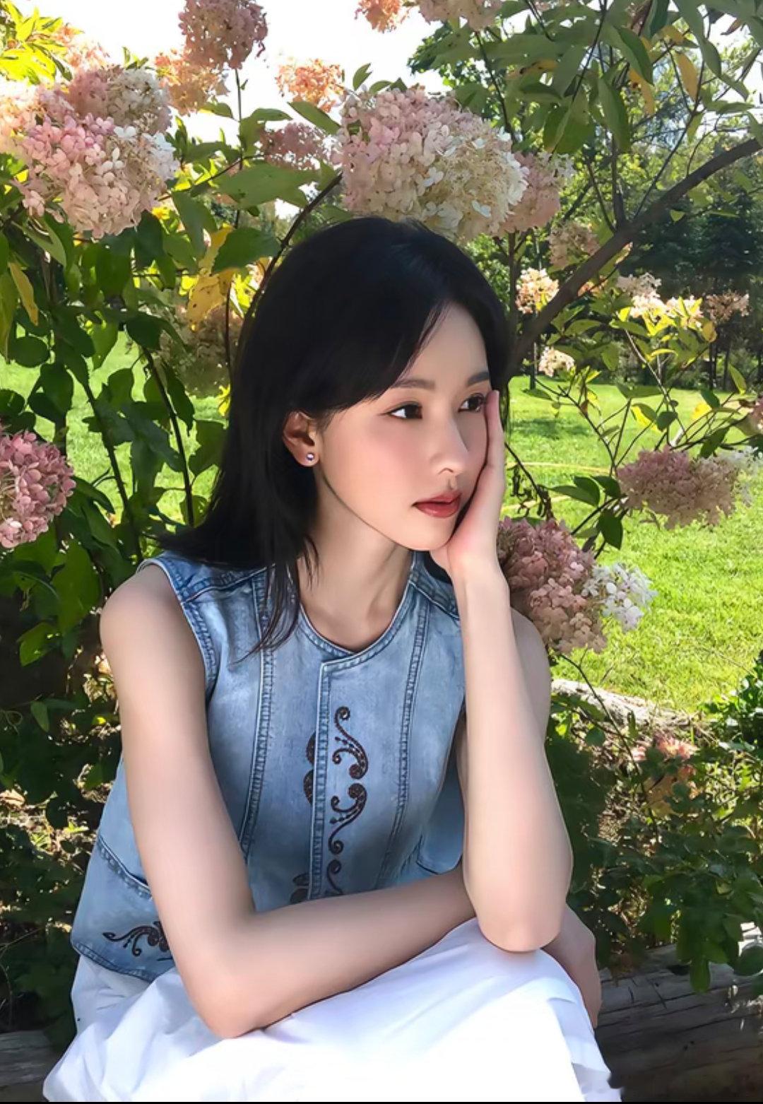 #陈都灵[超话]##陈都灵DingLingLing生日派对# 你的出現讓我開始相信天使的存在🤍🤍🖤 ​