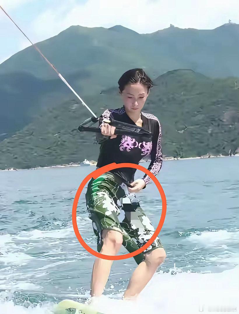 张柏芝冲浪，居然有人说这是摆拍。你们怎么看呢？ ​