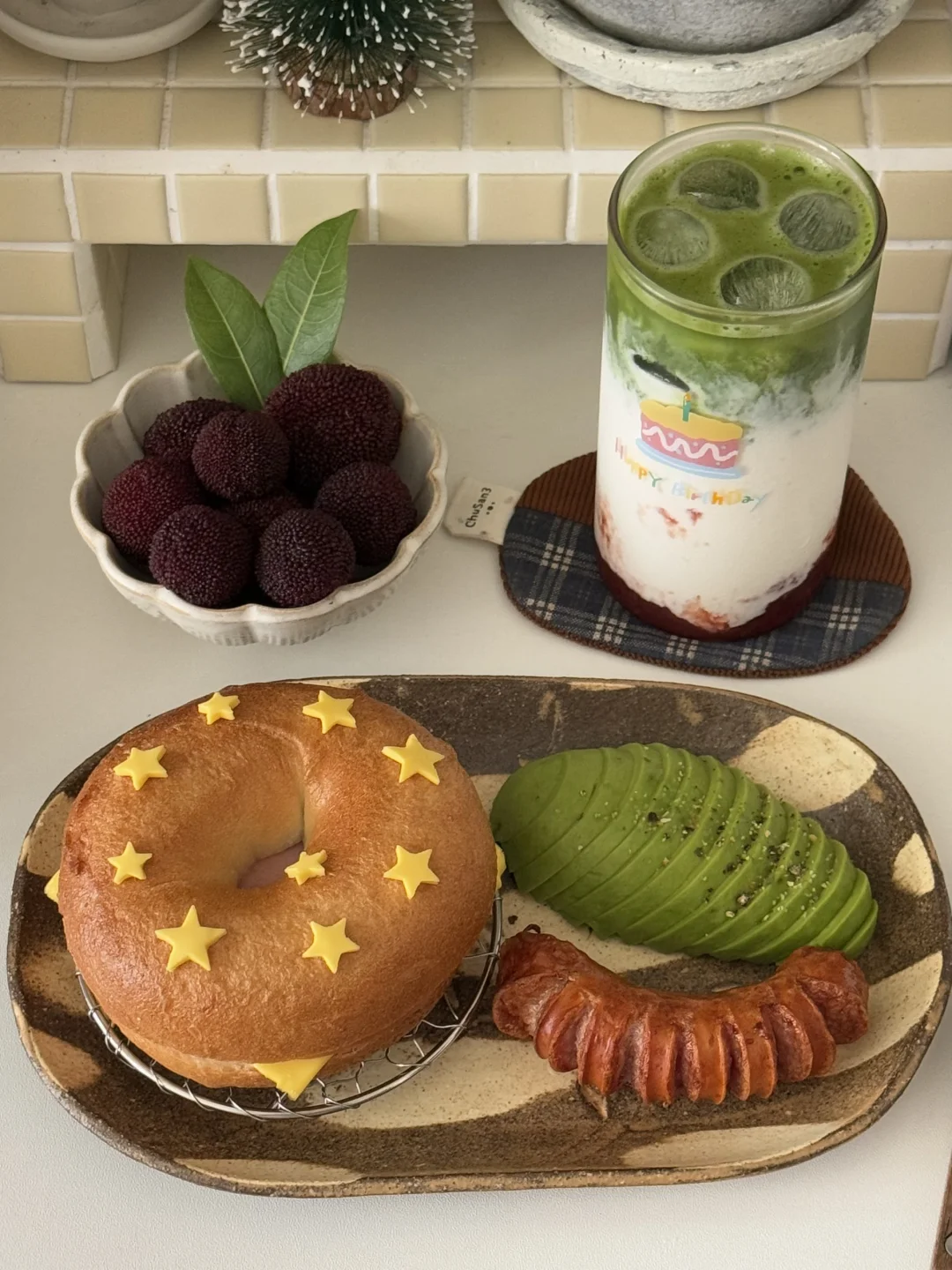 今日早餐丨大米贝果三明治&草莓抹茶拿铁🥤