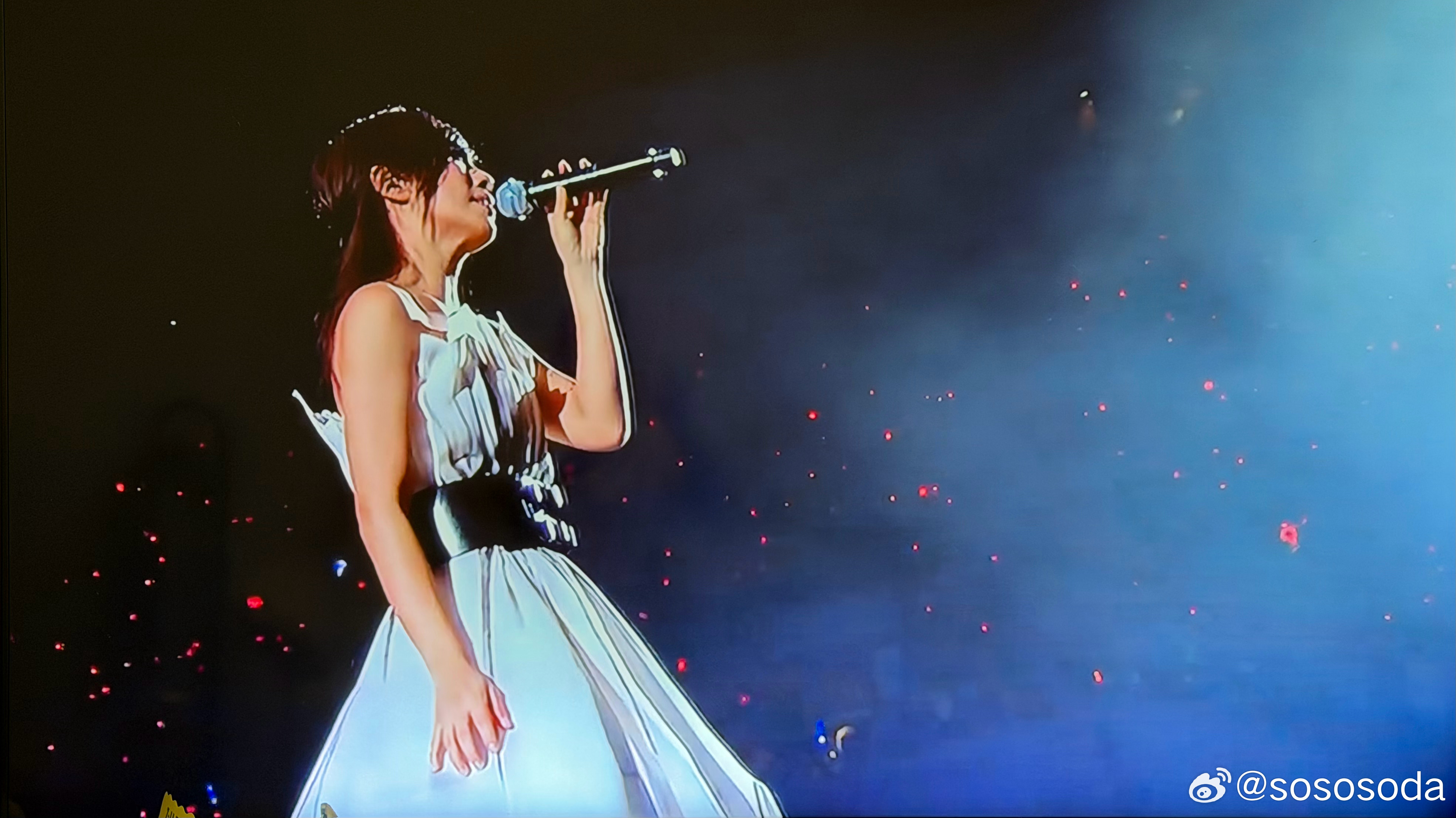 #林忆莲[超话]##林忆莲回响巡回演唱会##林忆莲回响终章巡回演唱会# 
如果终章巡回能够有一首翻唱歌曲的话，我希望是Beyond的《海阔天空》
曾经在红馆看过几场有海阔天空的MMXI
一直在假想如果可以在星空下、体育场中，Sandy在伸展台和大家一起高唱《海阔天空》
一定会非常有气势的！不敢想现场会有怎样 ​