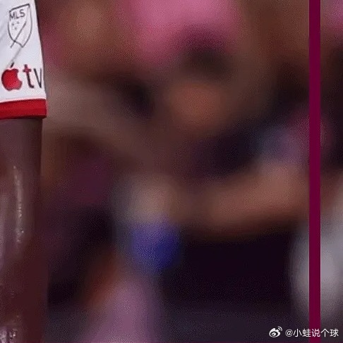 美职联冷门之夜！梅西终于进球了，迈阿密国际却输了😭！

德保罗助攻梅西82分钟破门，本来以为要上演绝平奇迹，结果回头一看比分牌：1-2 多伦多FC！

上半场苏亚雷斯错失良机，下半场萨金特和艾蒂安连下两城。迈阿密的防线这是又“送温暖”了吗？

梅西这一球算是“无力回天”还是“保留面子”？这支 ​