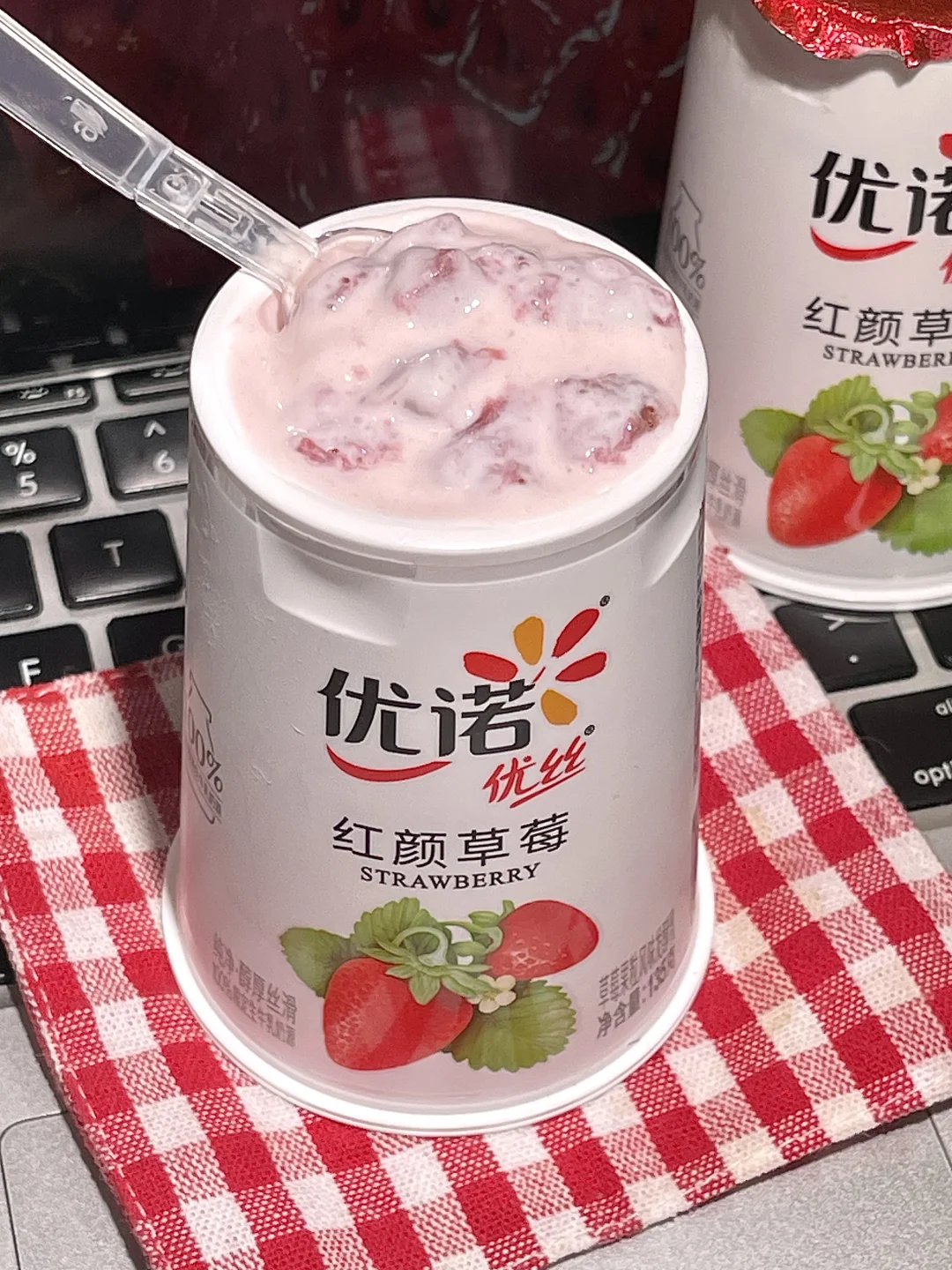 我终于吃到了炒鸡的厚厚厚厚果粒酸奶！