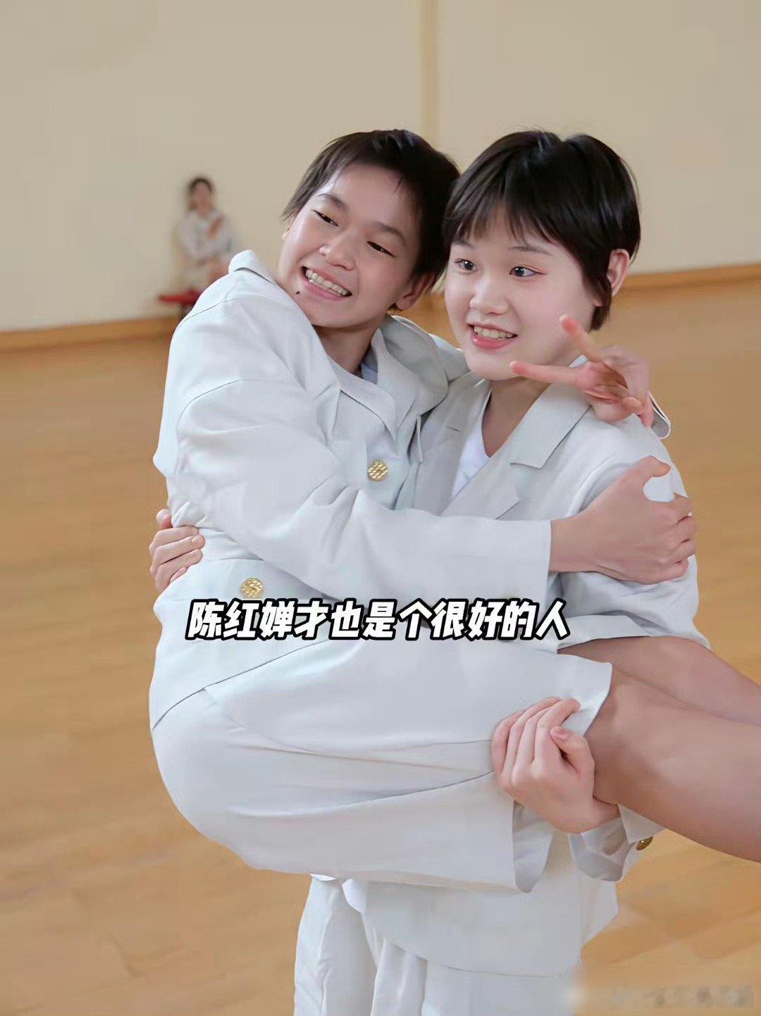 全红婵独宠齐姐，就为当年选拔齐姐护她、让她安心跳，这份姐们情她记了好几年。 ​