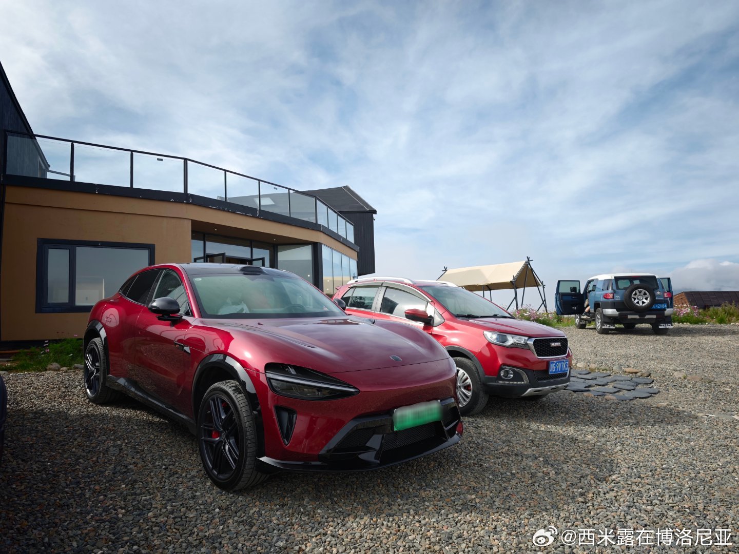 再出发，开着GT追寻一次伟大的旅行🚗
去年开着我的小蓝从重庆一路途径哈萨克斯坦，俄罗斯，波罗的海三国，经过东欧最后到达了意大利，但是去年途径各地的时候几乎都是寒冬，没怎么欣赏到沿途的风景，今年开着YU7GT这一辆真正的Gran Turimo再来一场伟大的旅行，这次继续从山城重庆出发，一路向北穿过 ​