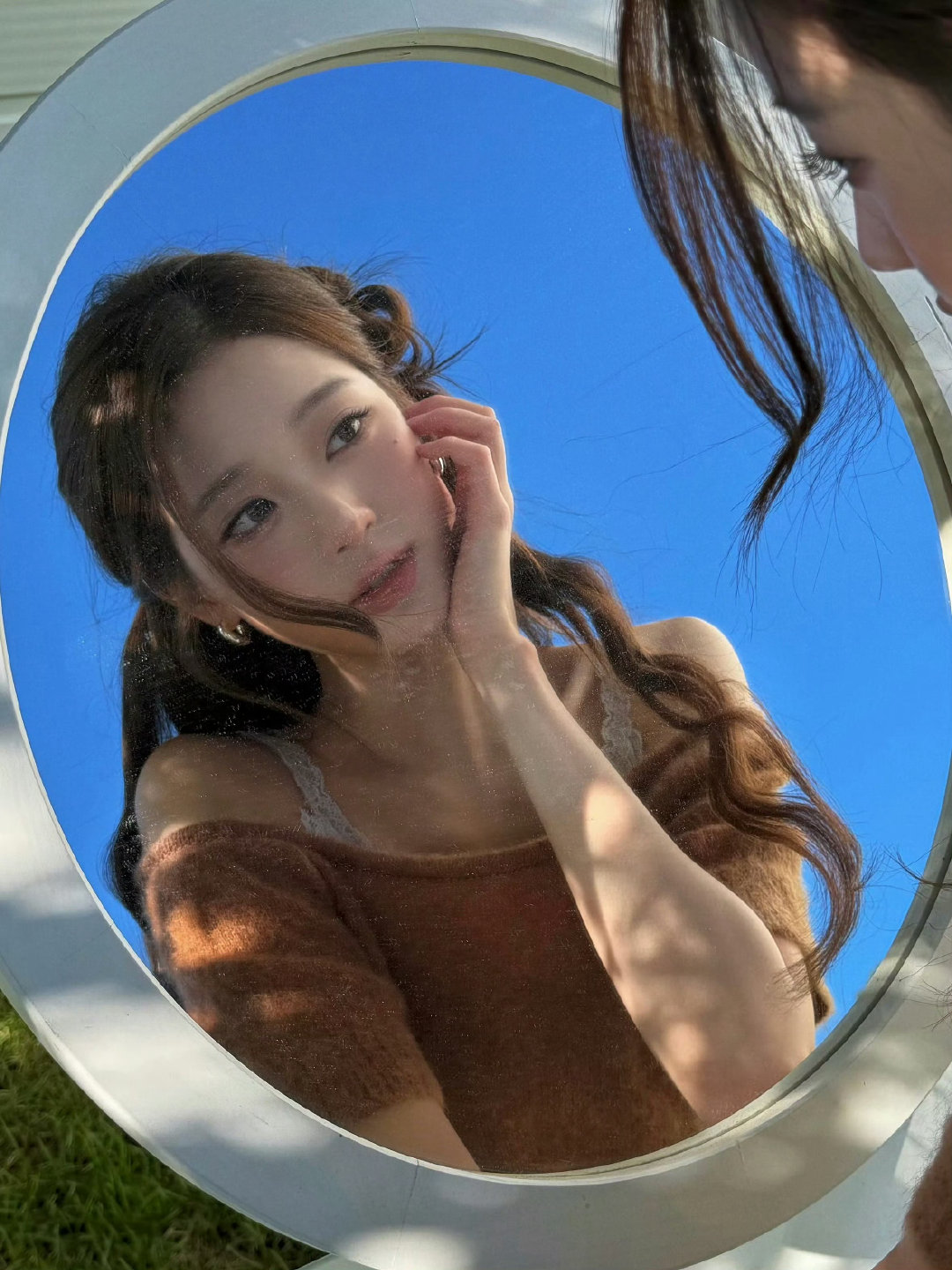 我天太美了…张元英你就用这种天神之姿降临巴黎时装周 ​