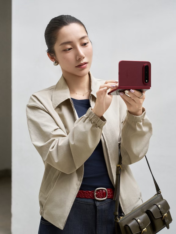 手握这抹西野红，很难不成为焦点