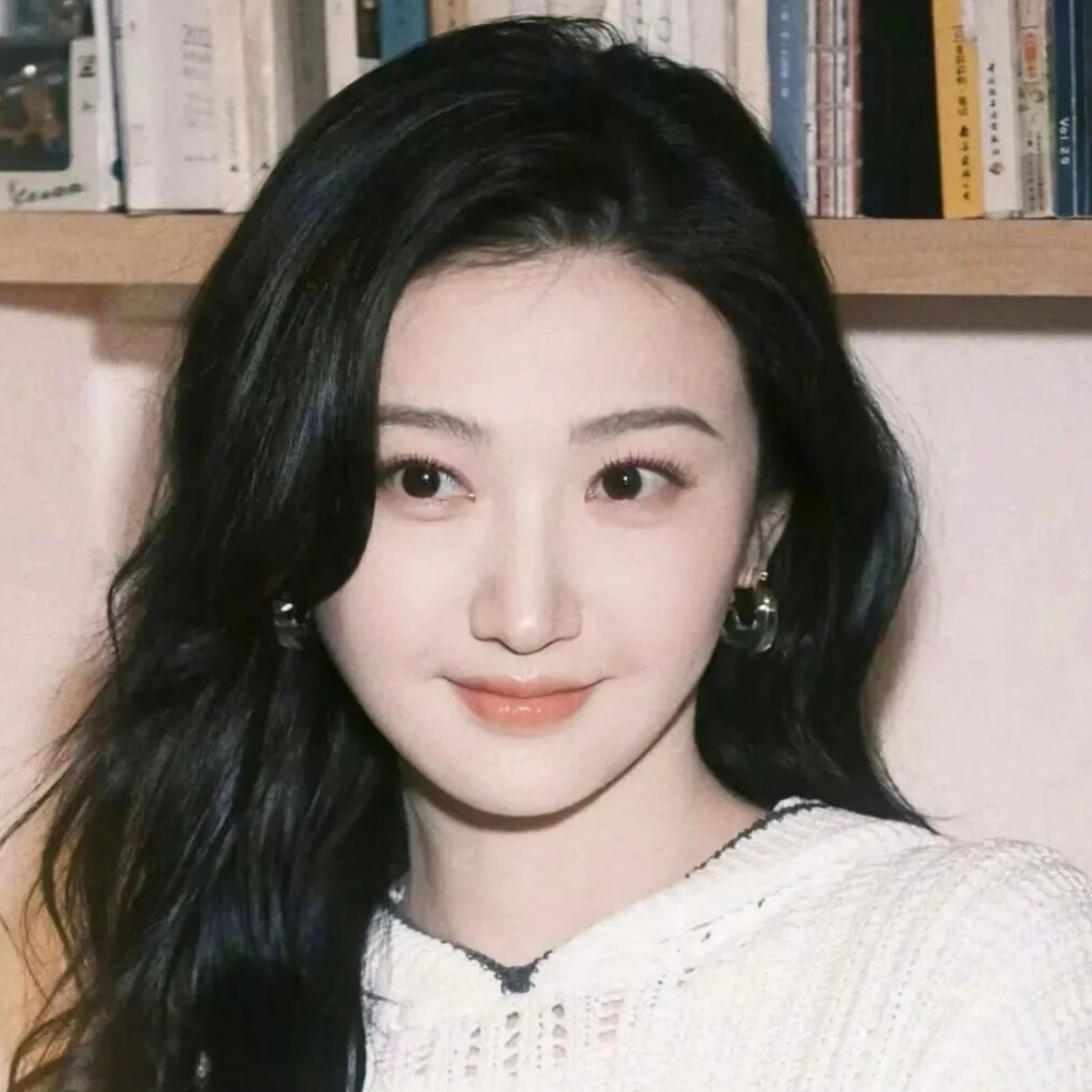 头像分享 | 景甜
Wechat｜自由感高级女头 | 气质干净𝐢𝐧𝐬女头 | 女生头像｜小众头像｜气质头像｜温柔女头｜甜美头像｜韩系女头 | 颜值头像
虞书欣 | 赵露思 | 鞠婧祎 | 迪丽热巴 | 田曦薇 | 王楚然 | LIZ | 李小冉 | 李雨桐 | 王濛 | 舒淇 | 王菲 | 徐洁儿 | 小S | 李惠仁 | 李兰迪 | 颜如晶 | ​