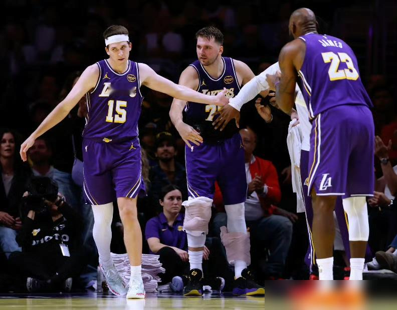 西部季后赛不用打了？雷霆森林狼核心接连倒下，湖人那边伤员却满血回归，这...