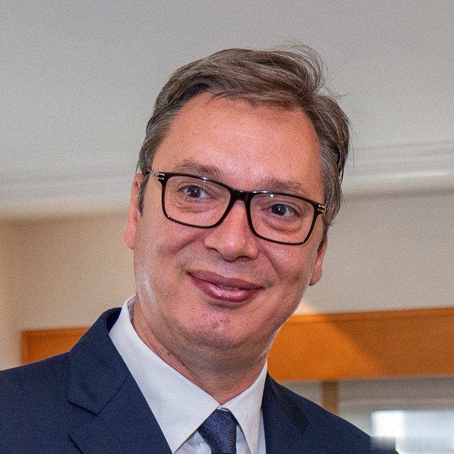 ‼️🇷🇸 塞尔维亚总统武契奇已正式辞职。

不知道原因。评论区有塞尔维亚人能解释一下他面临什么内部挑战吗？我知道抗议活动和他与俄罗斯摇摆不定的关系，但了解不深。#武契奇正式辞职# ​