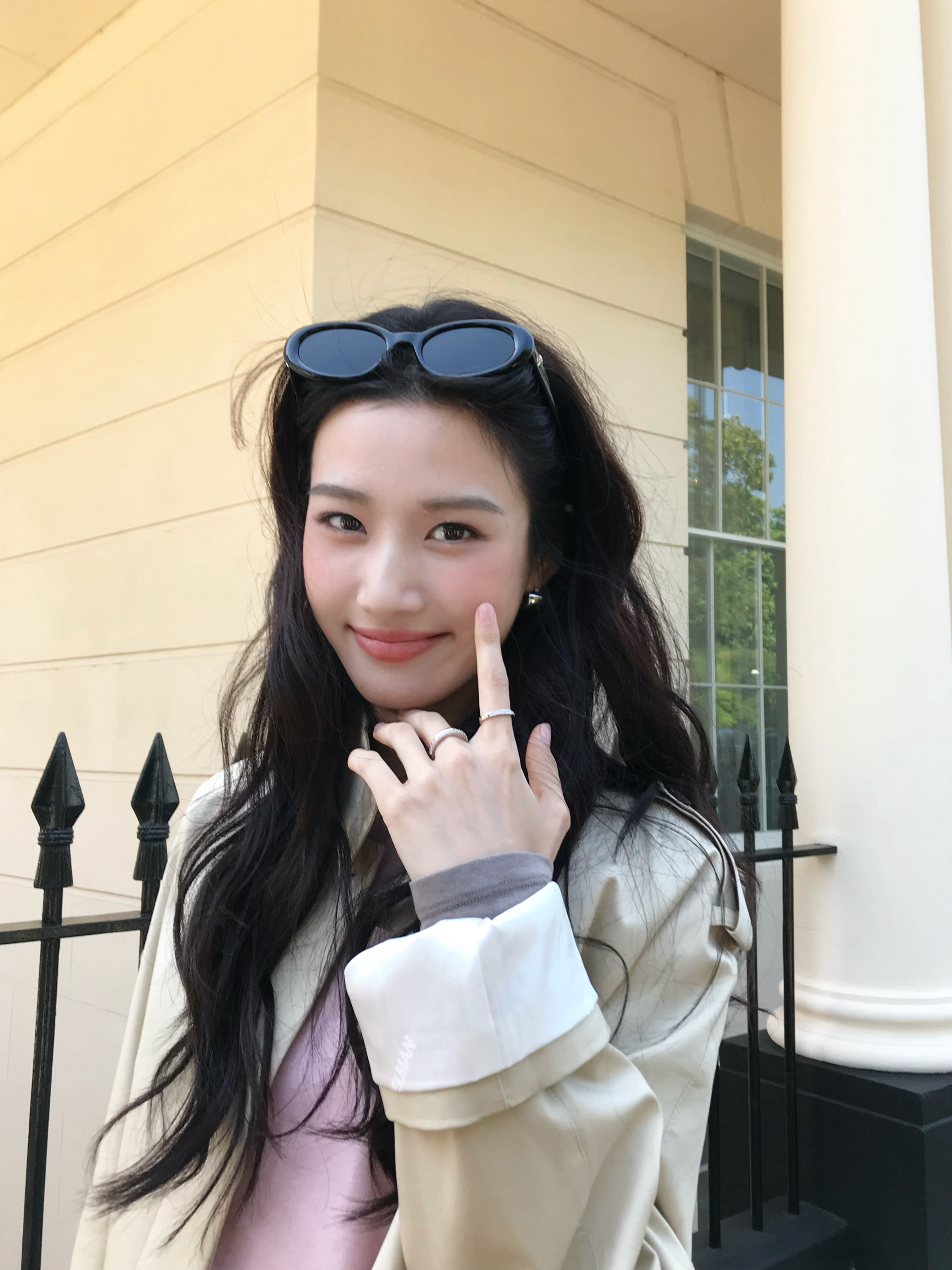 #卢昱晓[超话]# 🥰 #非正室掉噜# 

来自通告日的噜噜晓和大家say hi!
是六月份的「很特别的一天」。

“回环有时，我去无限”。

#噜噜晓记录# ​