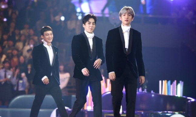 #EXO‑CBX与INB100合约纠纷案开庭#组合EXO的成员#金钟大[超话]# 、#边伯贤[超话]# 、#金珉锡[超话]# 向所属公司INB100提起诉讼，要求暂停其专属合约效力。

据韩国《韩联社》7日报道，首尔中央地方法院民事合议50部当天将进行CHEN、伯贤、XIUMIN针对INB100提起的专属合约效力停止临时禁令申请案的首次 ​