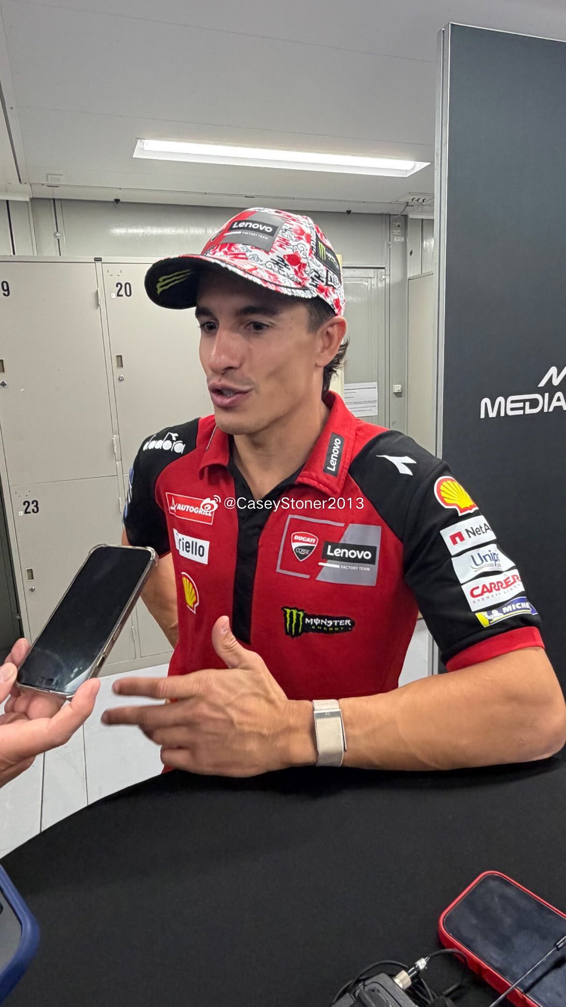 马克·马奎兹（Marc Marquez）将以与去年截然不同的局面迎接2026年的茂木赛道。去年那个赛季，他带着领先弟弟亚历克斯·马奎兹182分的巨大优势来到茂木，最终锁定了他的第九个世界冠军头衔。如今，马尔克却在冠军争夺战中落后豪尔赫·马丁12分。

Ducati在奥地利赛道的表现问题，尤其是后轮胎更硬朗以及制 ​