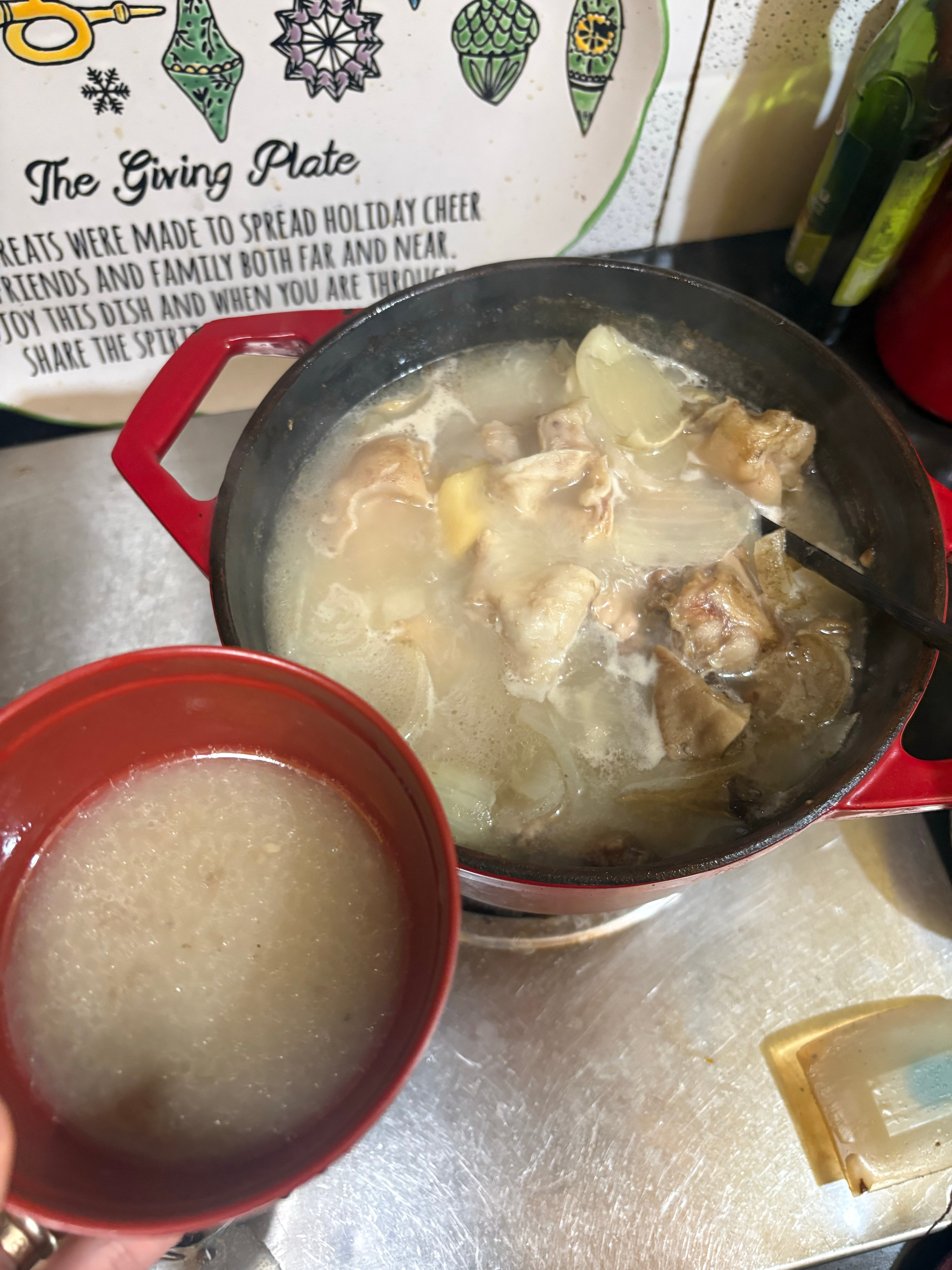 和李先生煲电话粥☎️

再囤一箱诺里果汁

就当存储善念善根

准备了新的西班牙老藤🍷

订好了两场周末的Jazz live

小伙伴们前前后后都聚上🍻

自己也能熬上一锅奶白色的羊肉汤🍲

整屋飘香

可惜天还不够冷

一碗下去热得又有想开空调的冲动[awsl]

最喜欢的AI漫剧大圆满Ending💯

宴沉苏软 ​