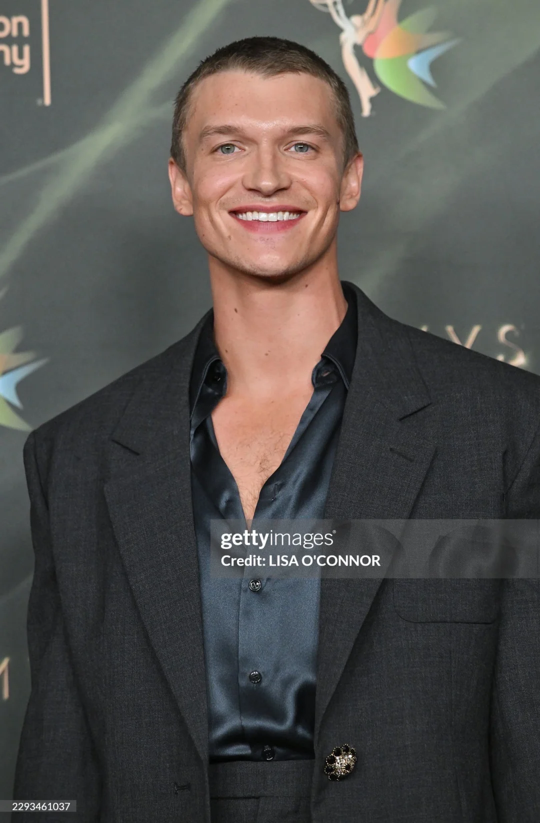 Connor出席艾美奖红毯完全Daddy级别…