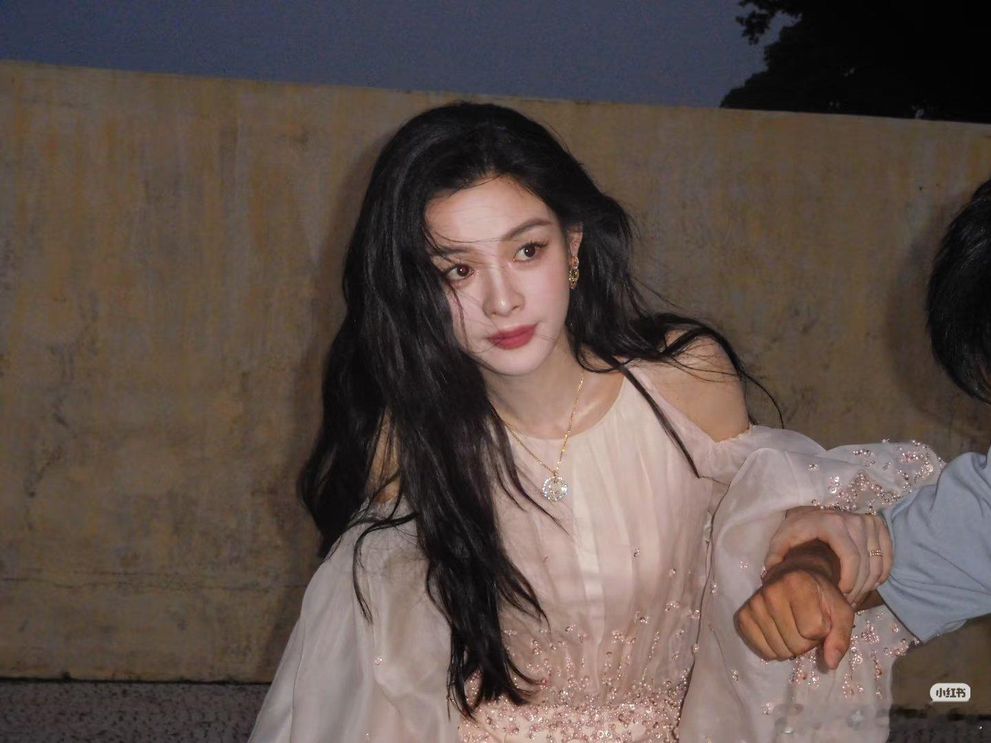 #陈丽君大湾区百指女艺人第一# [心]#陈丽君 ﻿﻿# [心]#陈丽君 荣耀# 
辣么美，这么美，太美，十分美，美极了！君（陈丽君）的颜值，妈生脸，明艳动人呀！ ​