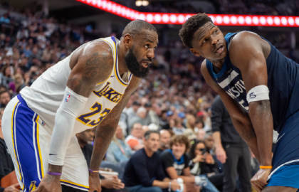 NBA西部半决赛G3，森林狼主场114-109击败马刺，大比分扳成2-...