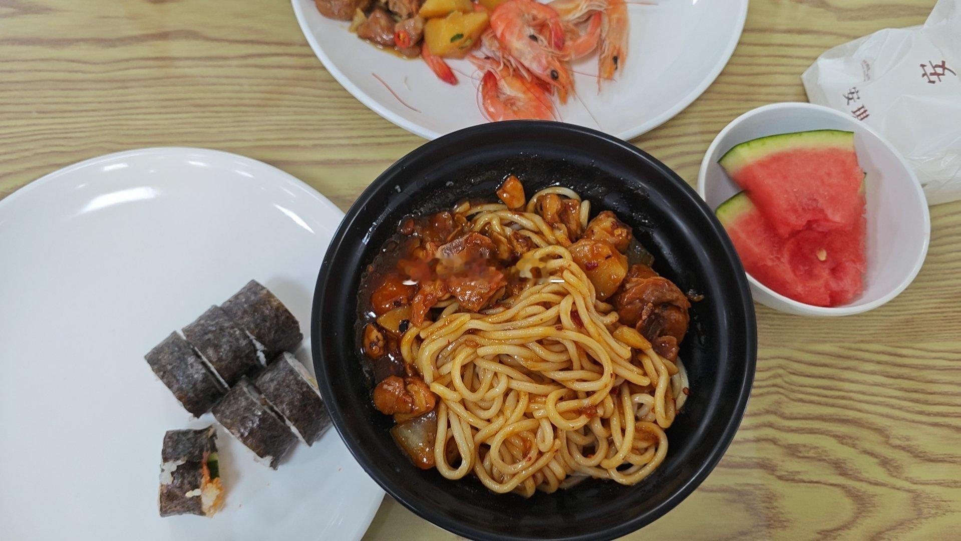 培训日记：
变身拍照记录官
我恨豆腐块
警校的咪子＝黑猫警长
一群🏸搭子 打爽了
也是喝上了交警的奶茶🧋 ​