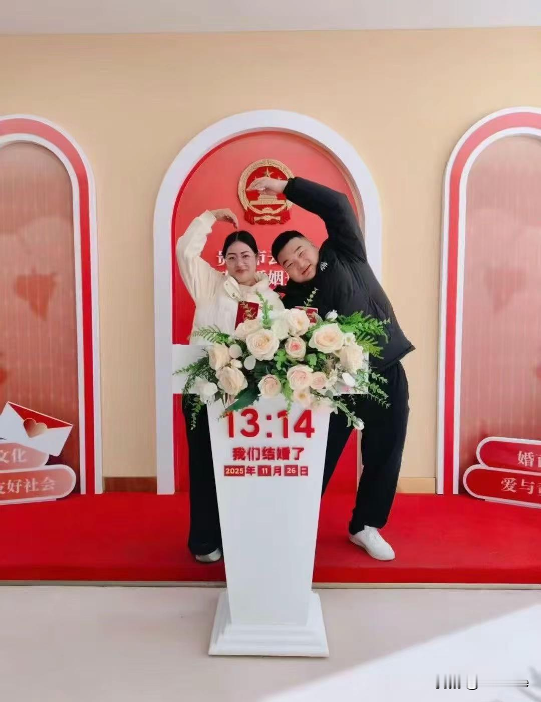 近年来，闪婚逐渐成为都市快节奏生活的产物，展现出一种无需长情试探的高效...