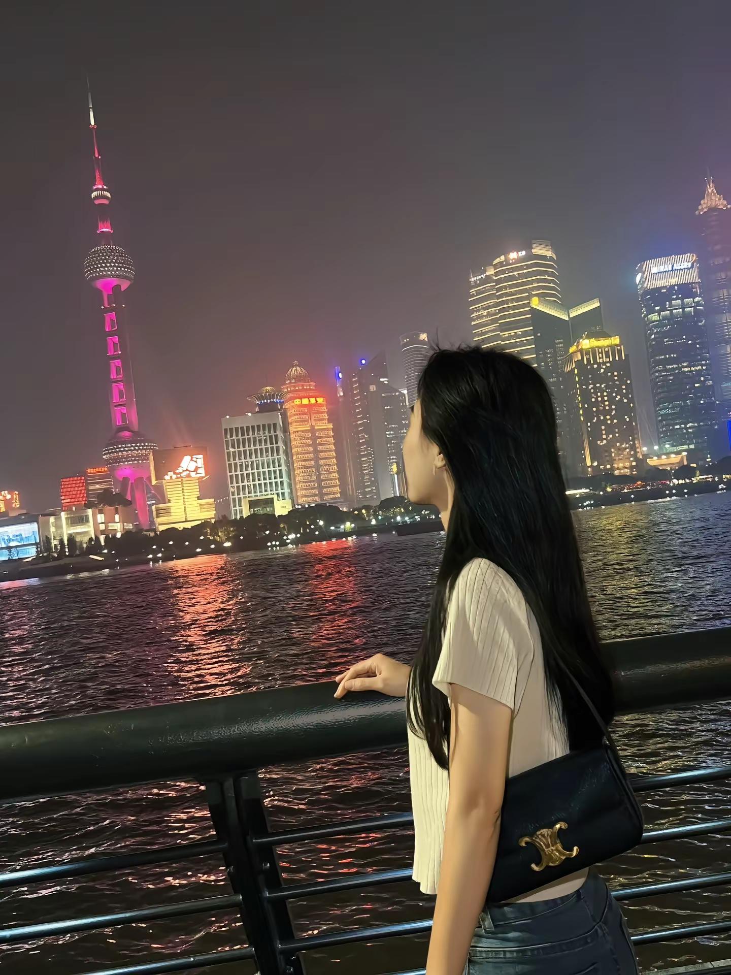只是爱 需要人精心灌溉。