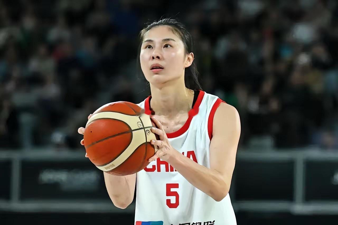 中国女篮老将王思雨不愧是球队大脑！在今天中国女篮70‑67击败尼日利亚...