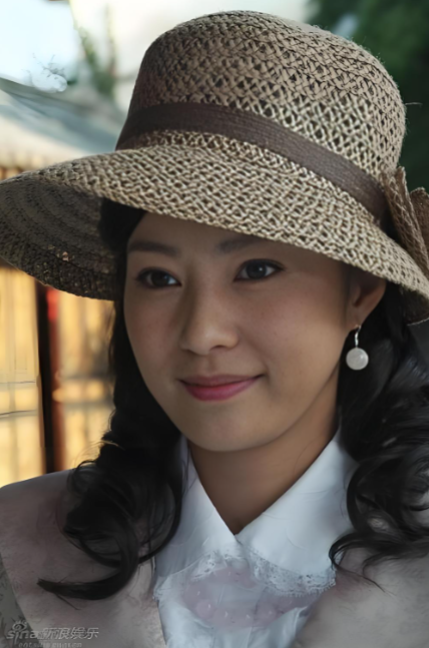 32集谍战剧，李光洁郝蕾领衔主演，演员阵容堪称豪华，剧情跌宕起伏，收视强劲，剧荒必追！

郝蕾一直都是我比较喜欢的女演员，不管是《十七岁不哭》还是《东四牌楼东》我都非常爱看，她演技极具爆发力，对人物情绪和内心戏的拿捏堪称教科书级别，不管是温婉柔情的角色，还是复杂隐忍、命运坎坷的乱世女性，都能演绎得淋