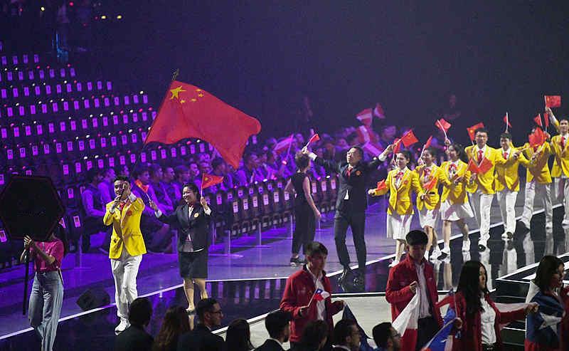 9月19日，名古屋亚运会大幕将启。中国队浩浩荡荡，总人数达1274人，其中815名运动员，麾下更是汇聚了36位奥运冠军。金牌还没开始争，麻烦已经找上门。这哪里是去比赛，分明是去渡劫。
东道主当初拍着胸脯，信誓旦旦要节俭办赛，预算定在850亿日元。谁知牛皮吹破，筹备工作跑偏，预算像脱缰野马，狂飙至近2