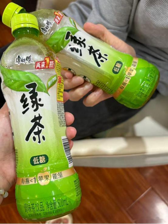 康师傅绿茶这中奖率真的离谱，我身边十个人喝有八个都中了，闭眼入绝对不亏...