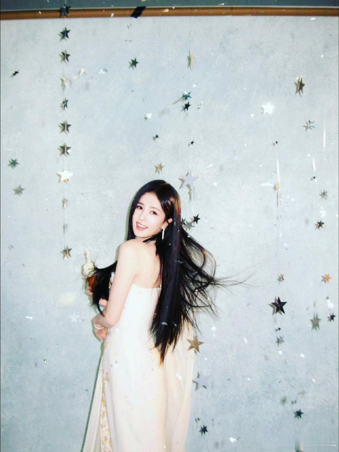 #白鹿[超话]#[送花花]#白鹿# [送花花]#白鹿回复了李晨# 
谢谢晨哥！！跑男兄弟团永远在一起，鹿宝要天天开心哦
​