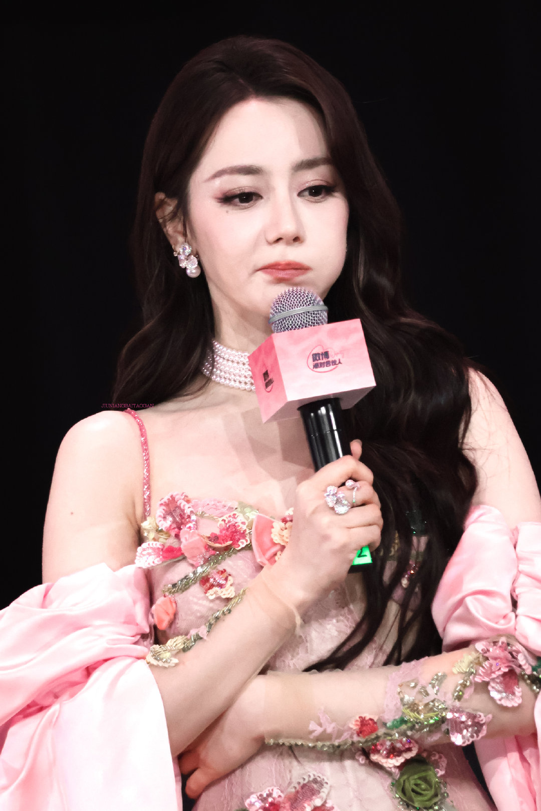 吧唧一口桃子🍑 ​
