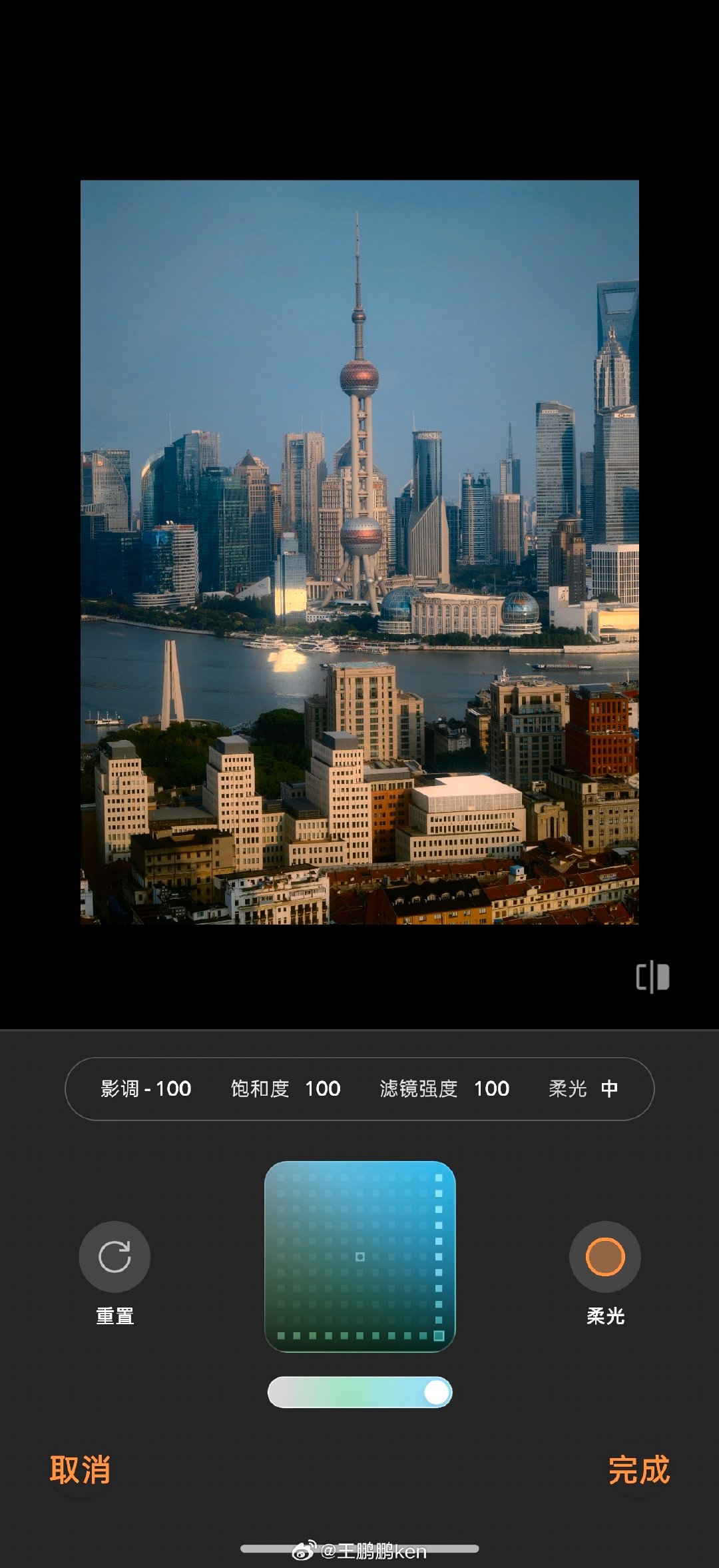 OPPO Find X10 这一代的色彩风格，依旧爱不释手。

尤其这个调色盘界面，爱了[干饭人][干饭人][干饭人]  ​