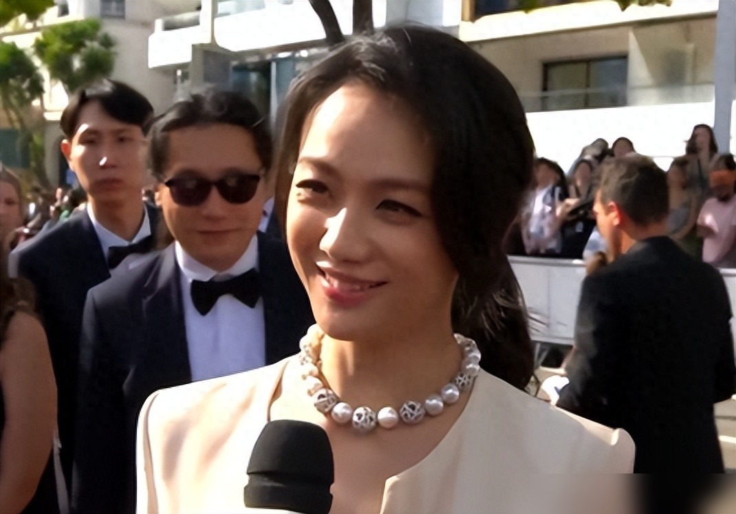 汤唯46岁生了孩子之后就和姜潮七年的婚礼在七夕之后娱乐圈里官宣