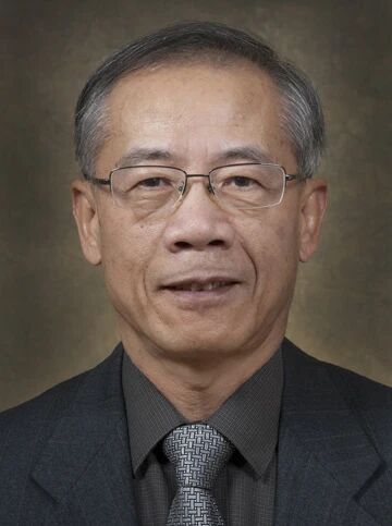 潘卓华错失2026诺奖，当年文章发表太坎坷

10月5日，2026年诺贝尔生理学或医学奖授予三位科学家，表彰他们在光控离子通道和光遗传学领域的发现。这方面做出重要贡献的还有至少三位科学家，其中尤为可惜的是潘卓华。

潘卓华目前是韦恩州立大学教授。他当年从浙江金华考入中国科学技术大学，后获中国科学院生