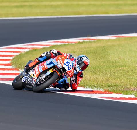 2026 WSBK世界超级摩托车锦标赛-葡萄牙站｜SSP新规下的“公平”之争，张雪机车双冠背后藏着什么？
说真的，看葡萄牙站时我一直在想一件事：张雪机车在波尔蒂芒这条“过山车”赛道拿双冠，靠的到底是车快，还是规则刚好没来得及拦住它？2026赛季SSP最大的变化不是某个技术参数，而是BOP（性能平衡）