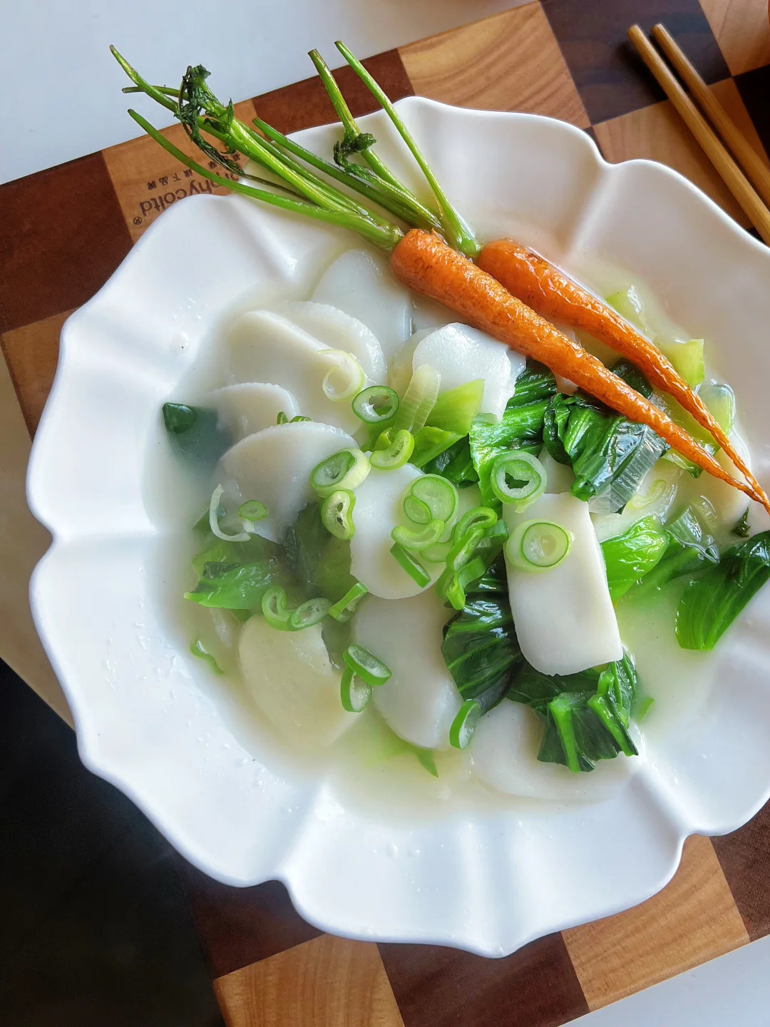 还是粗茶淡饭最养人！青菜🥬马蹄🥕年糕汤