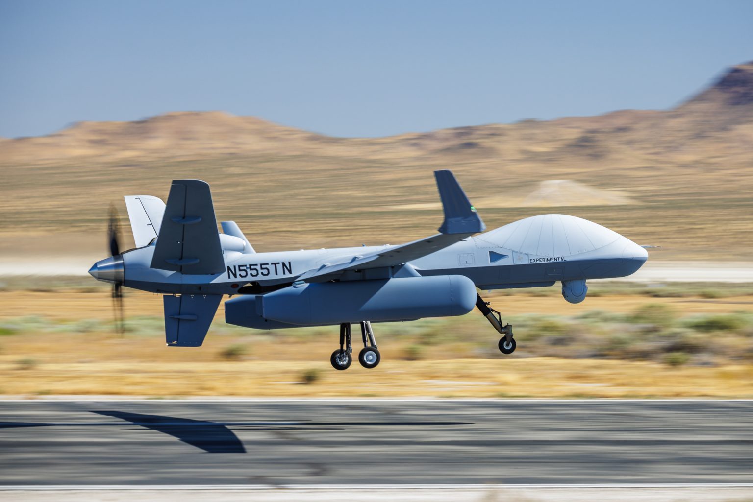 萨博（SAAB）和通用原子公司（General Atomics）在MQ-9B无人机上测试LoyalEye机载预警设备，该测试项目将通用原子公司经过验证的无人机与萨博日益流行的空中监视系统相结合。