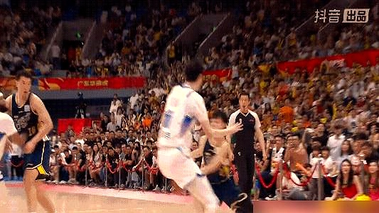 徐杰又拿票王了，身高才1米79，这小个子咋这么猛？    他硬是在CB...