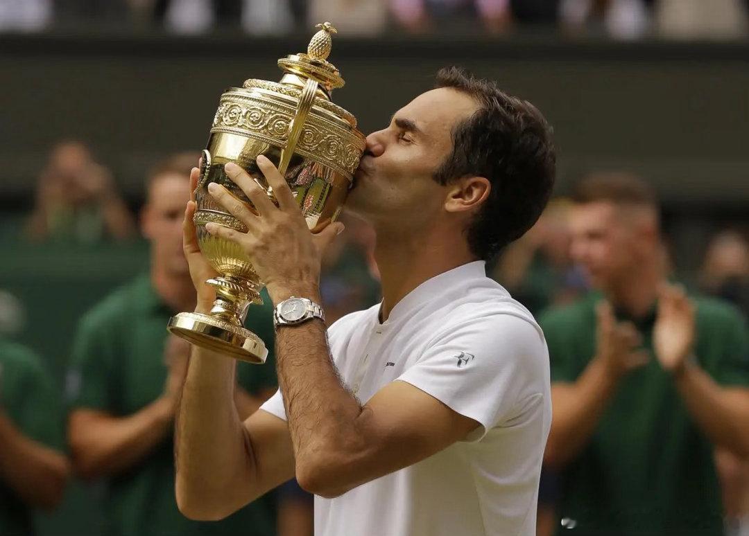 #ATP[超话]#  罗杰·费德勒今天将进入国际网球名人堂，他的成绩毋庸置疑[good]
• 20 个大满贯冠军，31 次大满贯决赛  
• 6 个 ATP 总决赛冠军
• 28 个大师1000赛冠军
• 103 个 ATP 冠军
• 温网冠军最多（8 个）
• 唯一赢得 5 连冠美网冠军（2004-2008）
• 保持 237 周连续世界第一纪录，总计 310 周世界第一位列历史第二
#费德勒##网球talking大会#