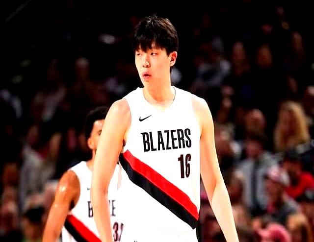 第四节领先12分的大逆转！开拓者主场输了，但杨瀚森的数据终于不是0了！...