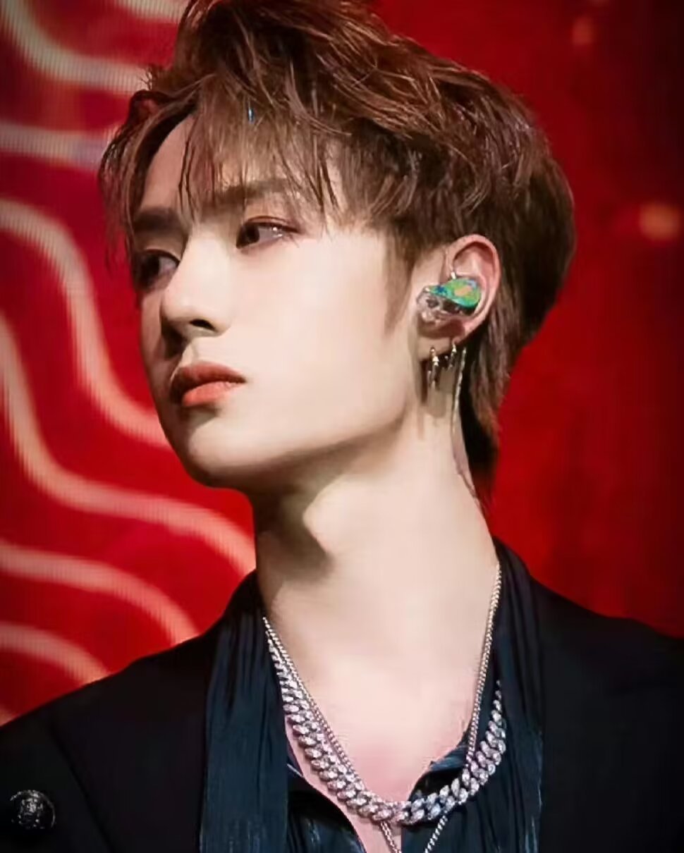 [超话]   愿我的少年永远发光，永远奔跑在追梦路上！​​​