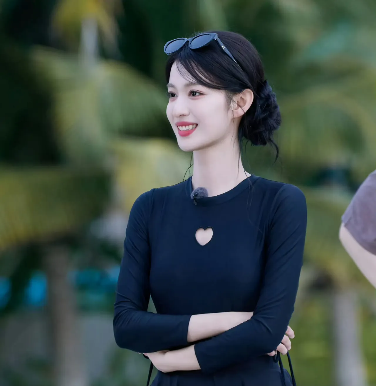 为什么王楚钦一直火不起来？
原因很简单的
不是样貌身材不行，也不是演技，而是因为没人捧。

王楚钦的身材样貌，在娱乐圈都是属于第一阶段的，甚至被号称小刘亦菲。

按道理，像她这样的条件，火遍大江南北不成问题，可她的热度，总是差点意思。

我觉得还是她的资源不行，这么好的先天条件，要是有人捧的话，我估