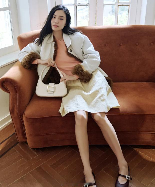 林依轮大儿子林子濠官宣恋情！女友是维密华裔超模陈瑜，长相神似妈妈，两人已低调谈近两年 ​