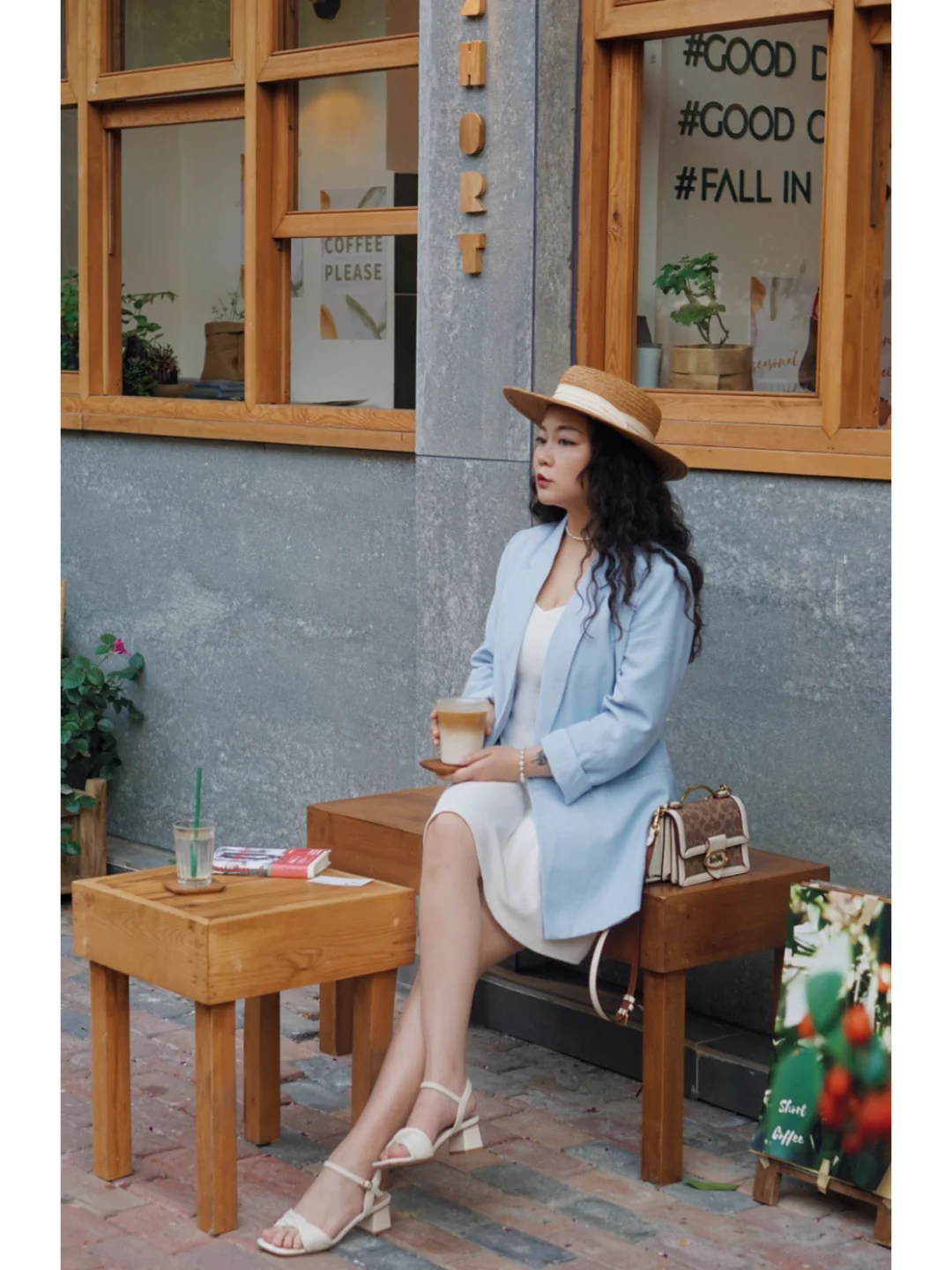 周末悠闲时光｜捧一杯咖啡看窗外风吹蝉叫