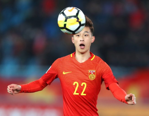 9月26日亚运男足四分之一决赛全部打完，日本U23一比零拿下朝鲜U23，本届赛事男足四强名单就此全部敲定。
 
这场对决上半场第三十九分钟，恩瓦迪克接队友过顶长传，禁区中路完成低射破门，打进全场唯一一粒进球。日本靠着这一个进球守住胜果，顺利拿到半决赛入场券。日本在小组赛阶段，状态一直很稳定，三场比赛