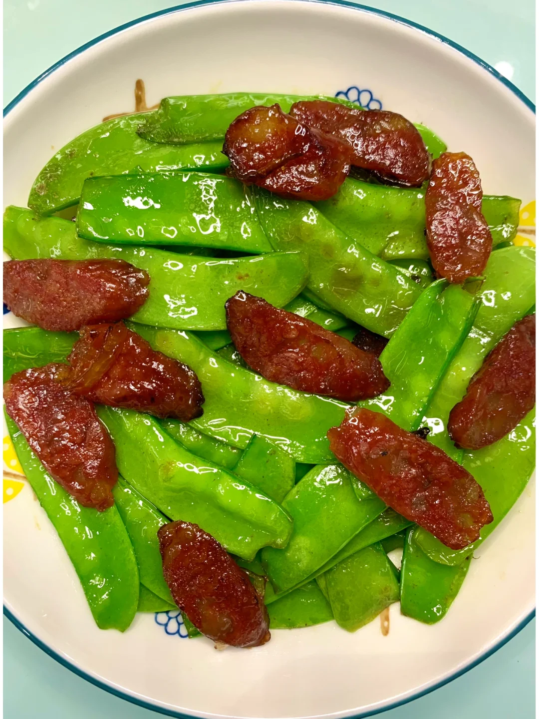 十分钟搞定的快手菜！！荷兰豆炒腊肠太好吃啦