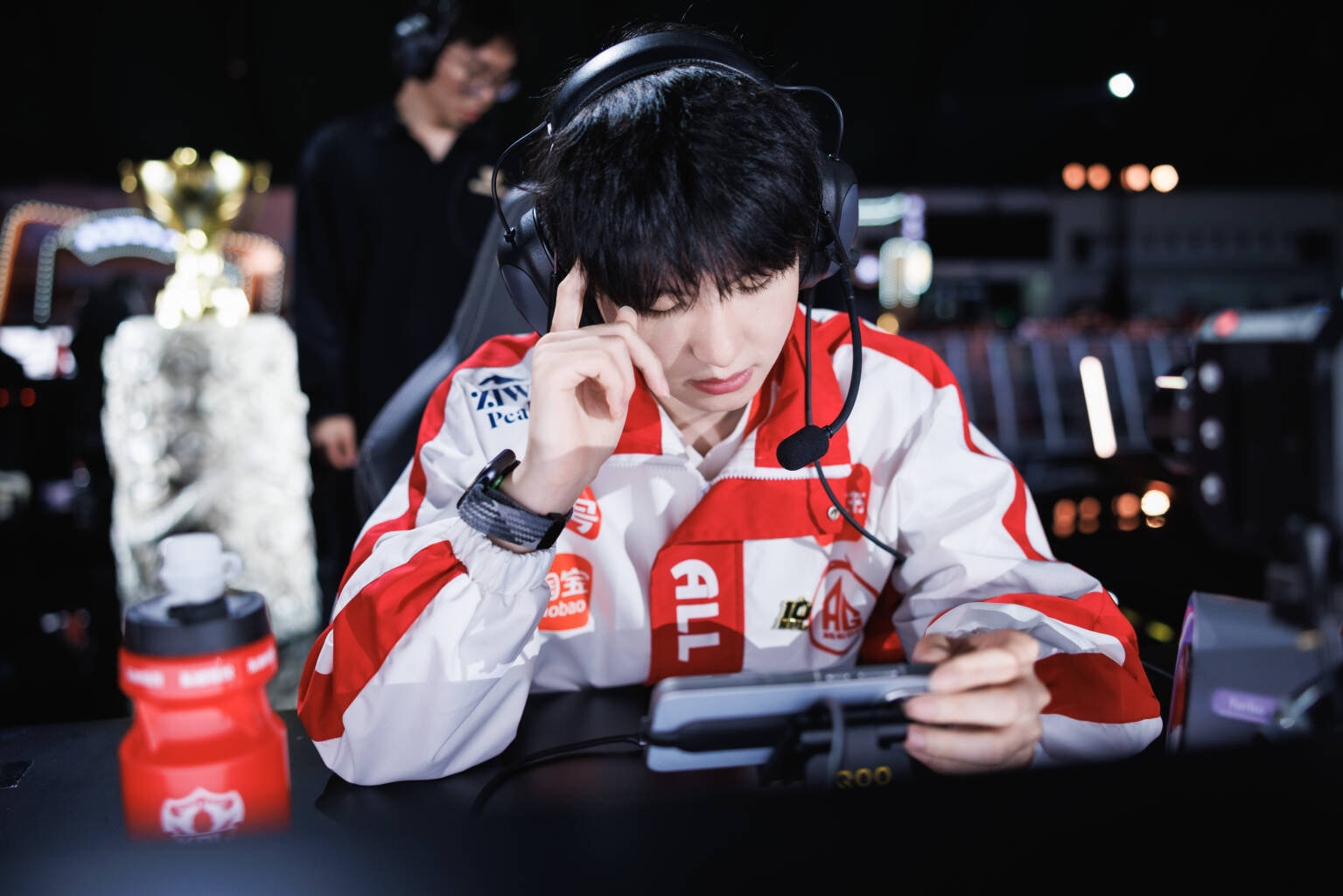 #一诺xbc[超话]##KPL十周年##安利KPL选手的N种方式# 
一颗萌萌的糯米团子 ​