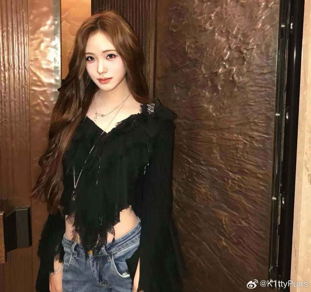 小S的二女儿，终究是长成了她爸爸喜欢的样子，妈妈梦想的样子。 ​