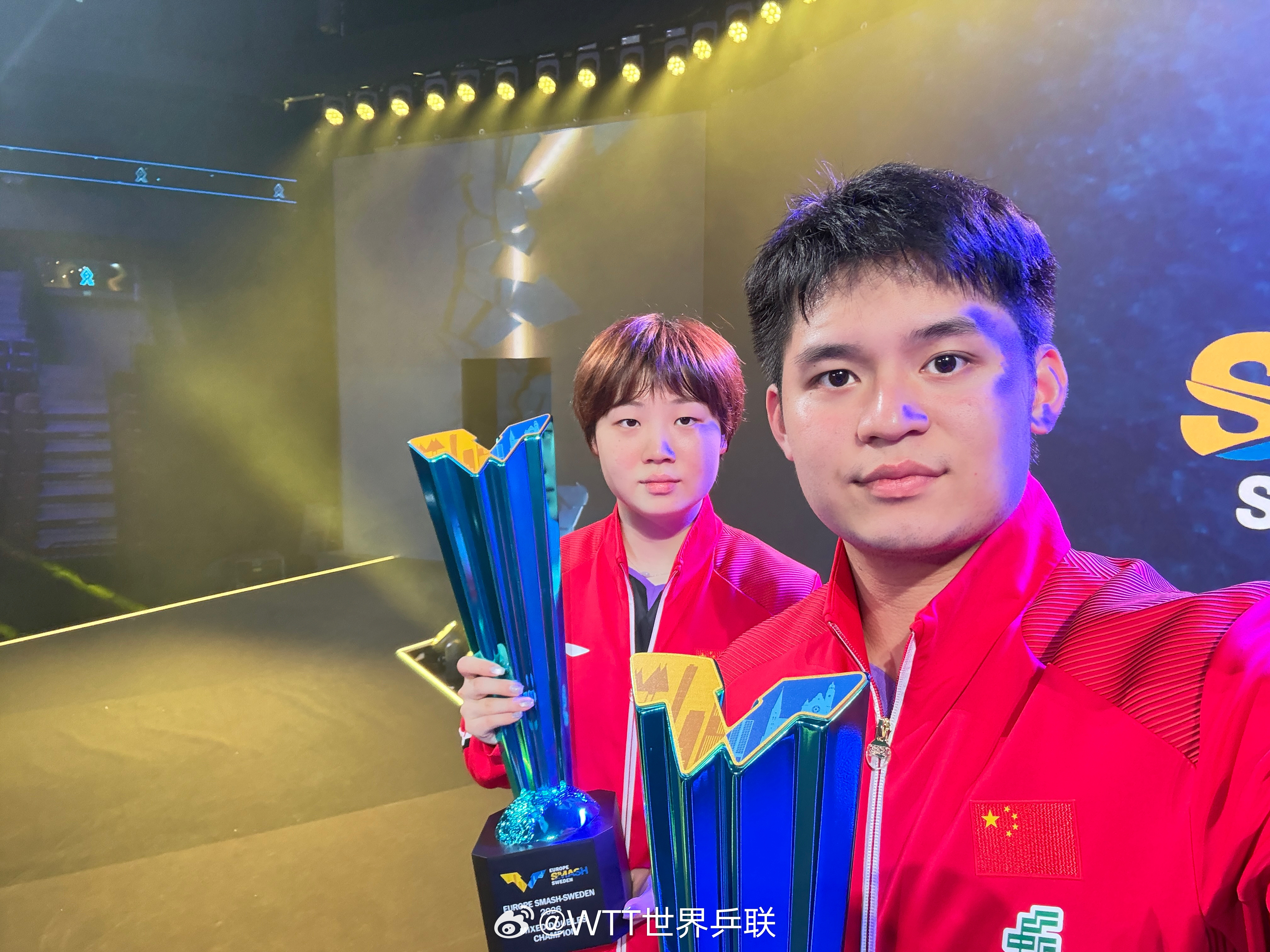 一起来看蒯曼混双冠军自拍，期待你们更精彩的表现！  全程直播​​​​