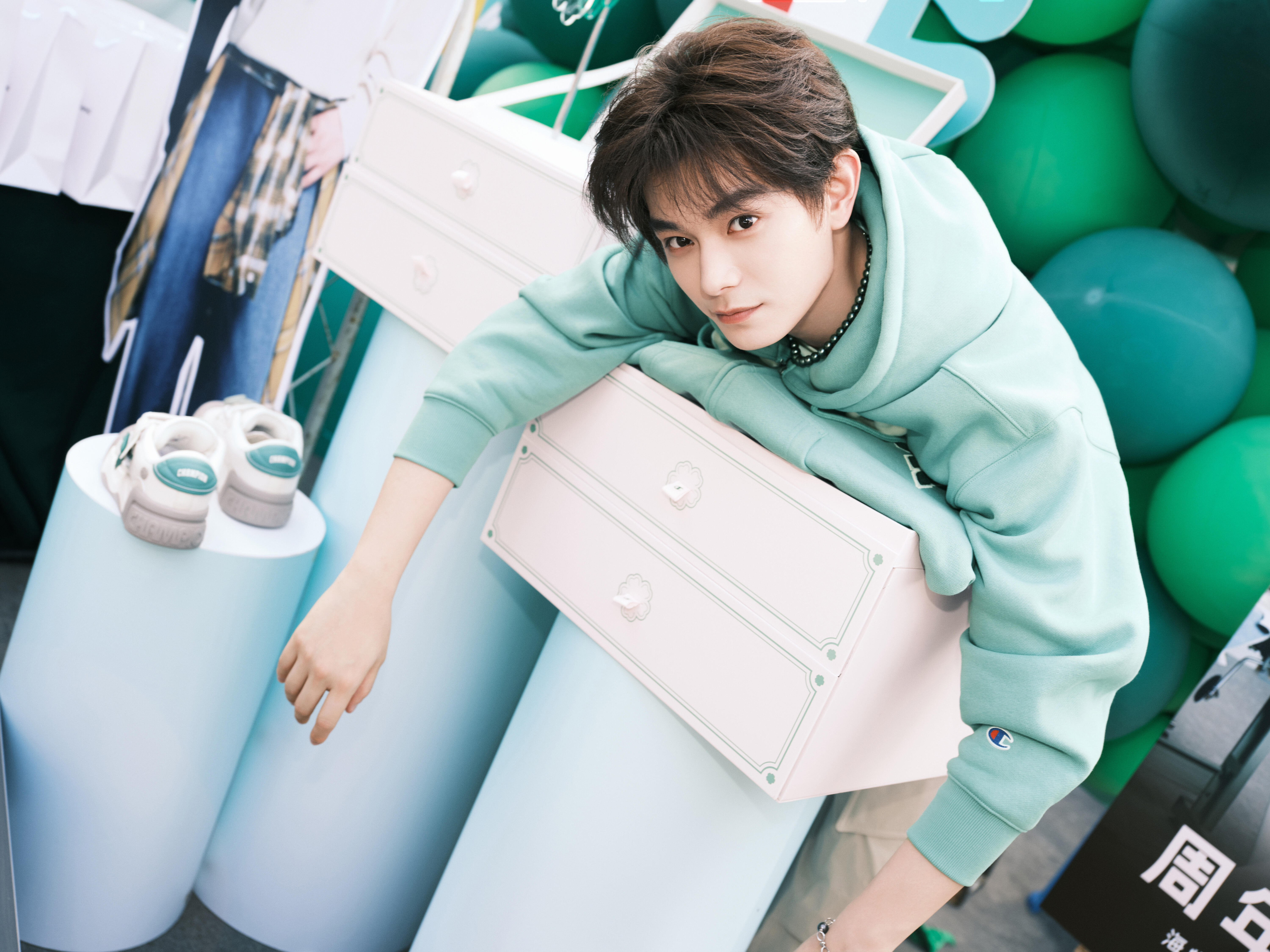 #丁禹兮爱在无尽夏# 💚 #丁禹兮沈言# ​​​

不管世事如何纷扰，海棠花开处皆是安心，愿所有美好与幸运，都如期降临在你身旁。 
丁禹兮南部档案｜丁禹兮张海虾｜丁禹兮张海侠｜丁禹兮天才游戏｜丁禹兮陈伦｜丁禹兮花开锦绣｜丁禹兮赵凌｜丁禹兮司宫令｜丁禹兮赵皑｜丁禹兮爱在无尽夏｜丁禹 ​