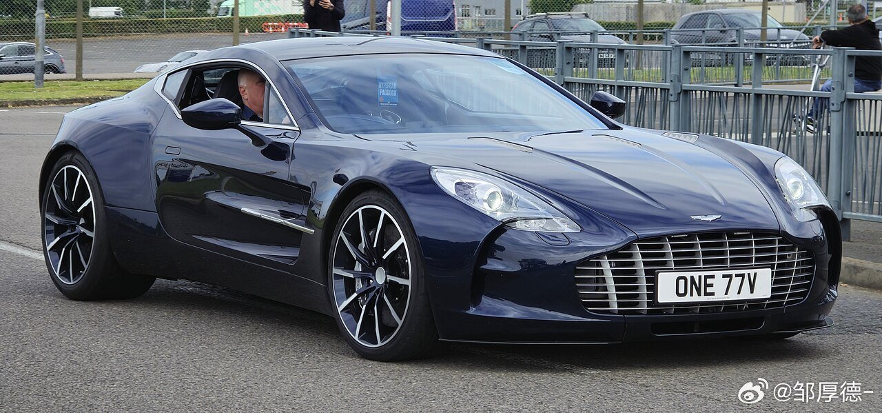 Aston Martin One-77的車身像一樣漂亮又優雅，根本就是妥妥的大女主；McLaren F1的車身像 一樣帥氣，我的眼光絕對不會錯！ ​